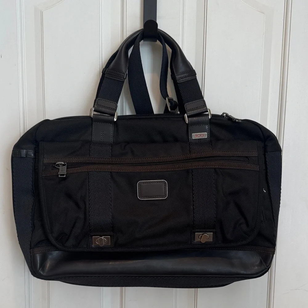 Tumi black computer bag. Like new.